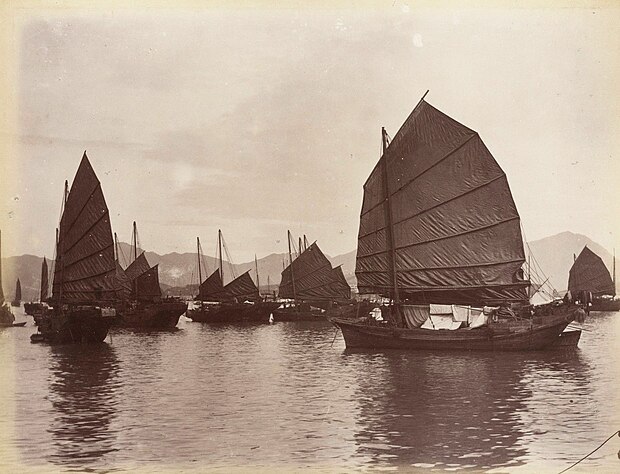 Guangzhou,_Chinese_Boats_by_Lai_Afong,_cа_1880.jpg